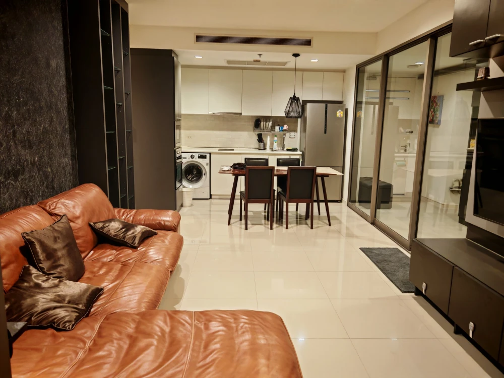 Luxury river view condo for rent, Star View, decorated with gorgeous wallpaper and fully equipped with amenities! Reserve now!!