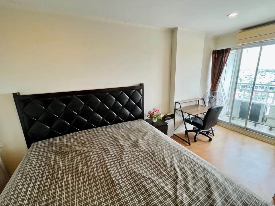 For rent: Corner condo unit at Lumpini Ville Cultural Center, unobstructed view, fully furnished. Just bring your belongings and move in.