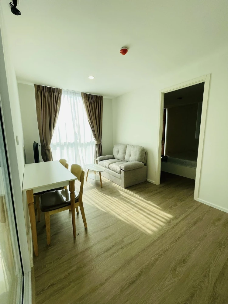 Condo for rent: Chateau In Town Ratchayothin. Large, comfortable room with usable space. Don't miss it!