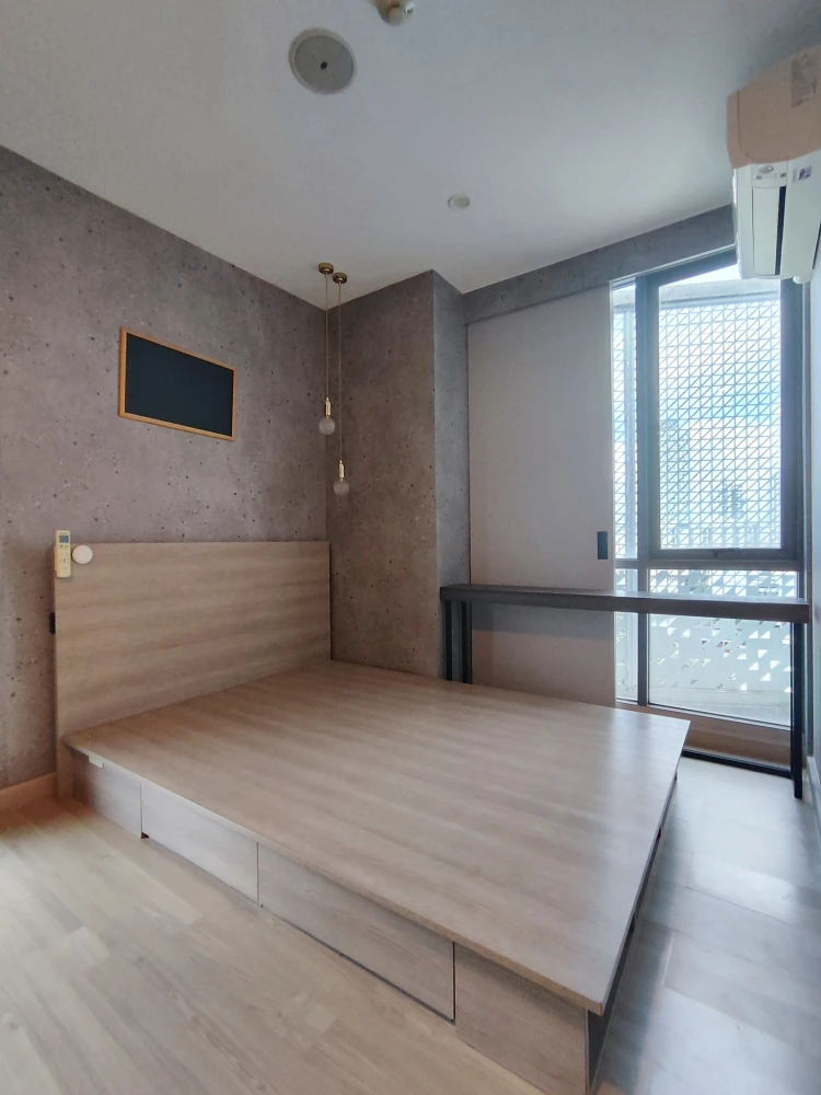 Condo for rent, Sign Sukhumvit 50, corner room, fully furnished, with balcony for breezy air. If you don't book, you'll miss out++