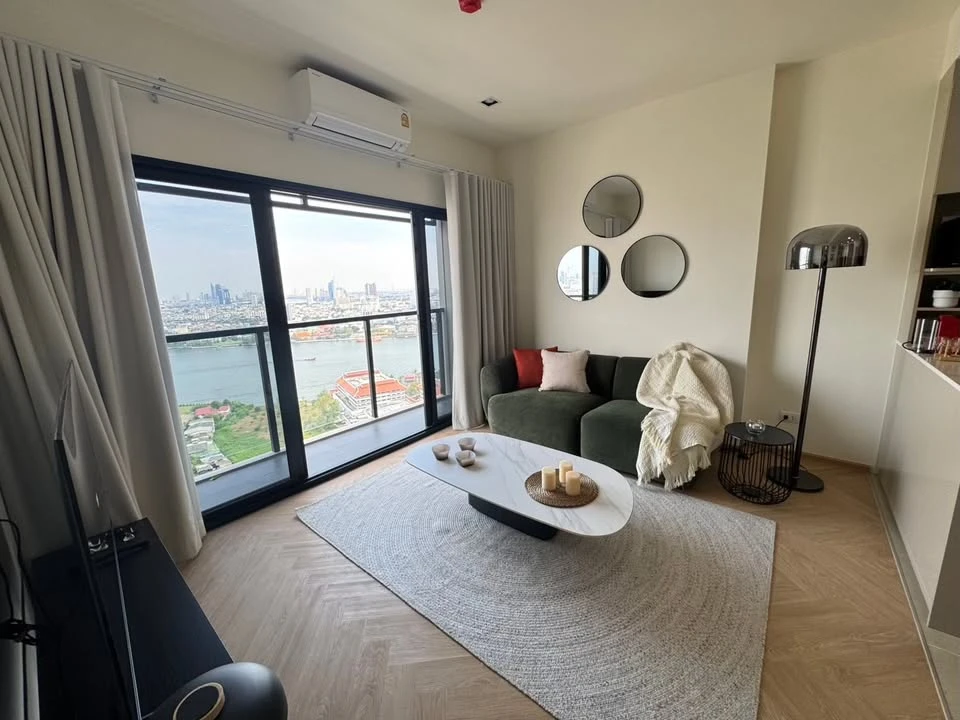 For rent: Condo at Riva Charoen Nakhon, 2 bedrooms / 2 bathrooms, very high floor, beautiful view, see the Chao Phraya River. If it's this good, what