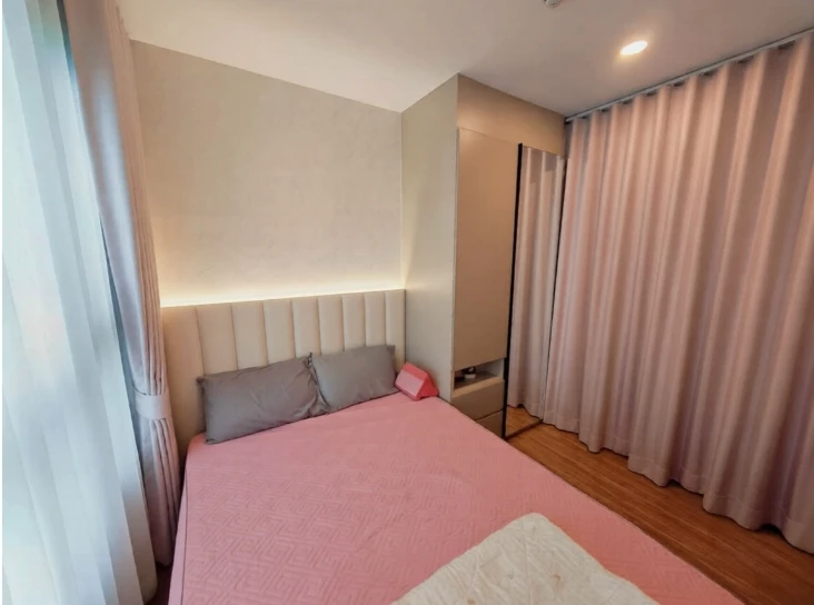 Condo for rent, The Origin Ramkhamhaeng 209 Interchange. Corner unit, maximum privacy. The wall behind the bed doesn't share a wall with anyone else's