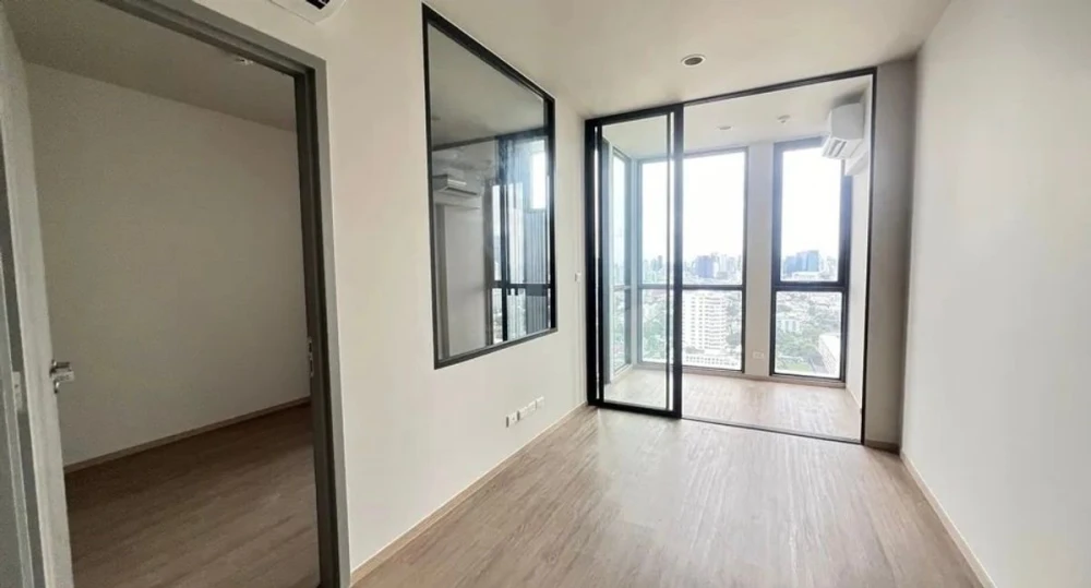 For rent!! Condo The Issara Sathorn, 25th floor, beautiful room, good location, ready to move in. Room decorating lovers must not miss!!