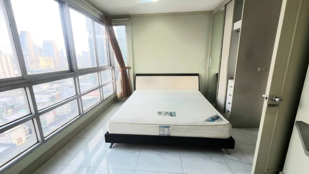 Condo for rent, Pathumwan Resort, spacious room, lots of usable space, good price, hurry and reserve now.