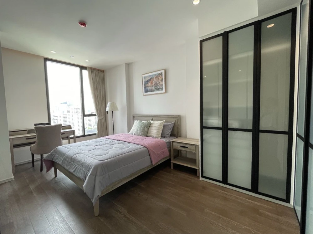 For rent!! Condo Muniq Sukhumvit 23, 20th floor, open view, beautiful room, fully furnished, convenient transportation, don't miss it!!