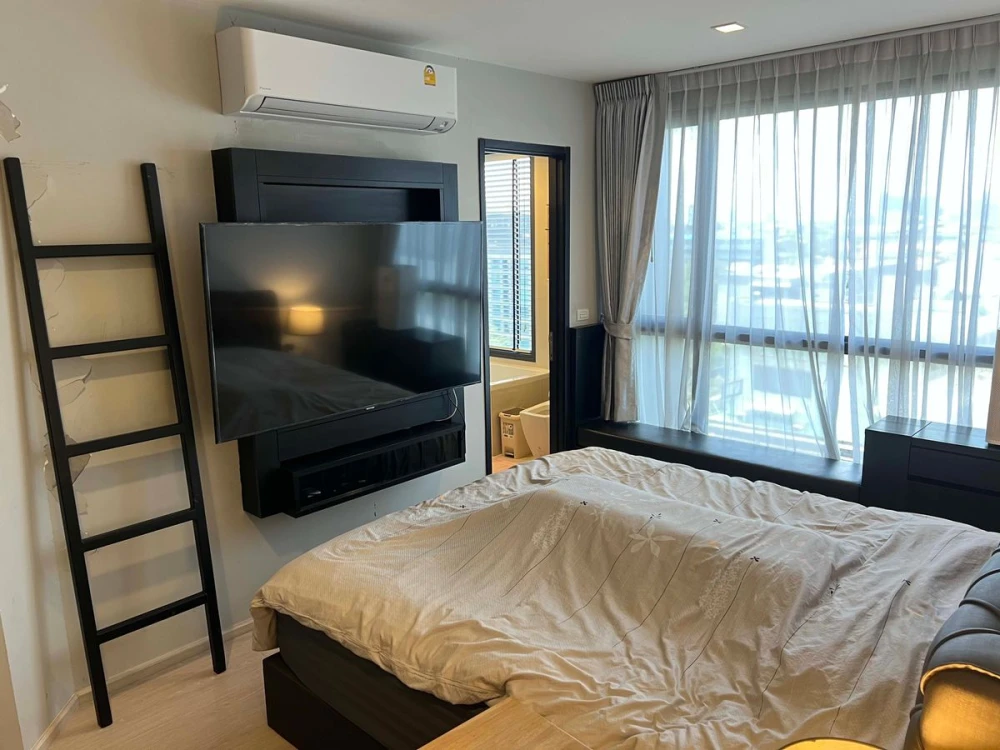 For rent!! Condo Rhythm Sukhumvit 44/1, a quality condo in the heart of the city, convenient to travel, ready to move in immediately, don't miss it!!