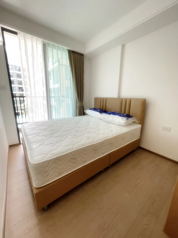 For rent!! Condo Regal Srinakarin 40, 4th floor, Building B, swimming pool view, fully furnished, good price, ready to move in, book now!!