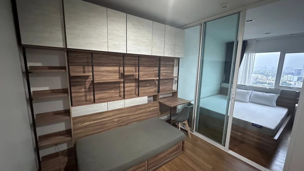 For rent: Condo Regent Bang Son 27, well-separated rooms, great price, you must hurry and reserve before you miss out.