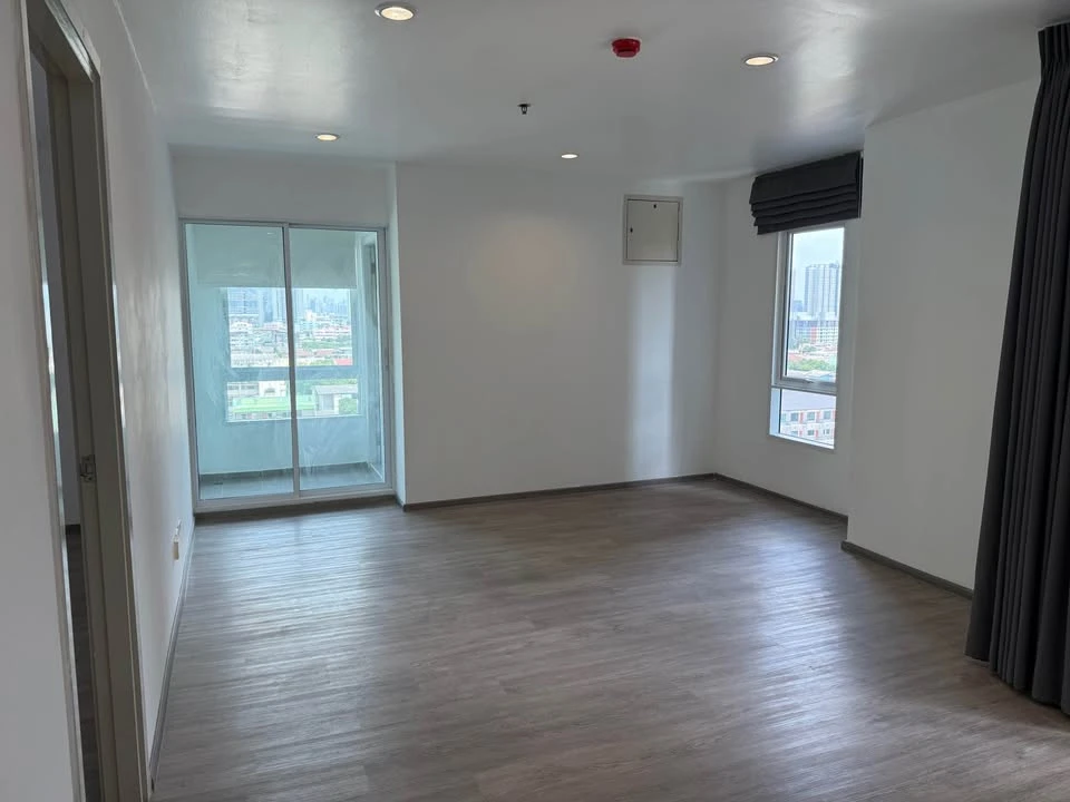 For rent: Condo Regent Home Bang Son 28, empty room, 10th floor, open view, room decorating lovers, I must say that you must not miss it.
