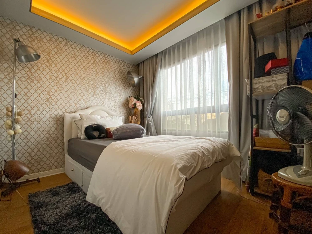 For rent!! Condo Lumpini Place Narathiwat Ratchanakarin, Building A, 3rd floor, elegantly decorated room, great price, ready to move in, hurry and res