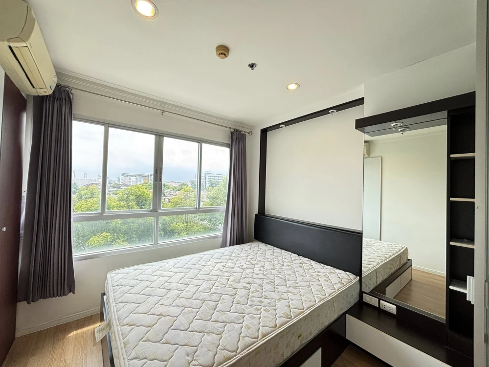 For rent!! Lumpini Ville Lasalle-Bearing Condo, 3rd floor, Building B. Beautiful room, ready to move in. Convenient transportation. Don't miss it!!