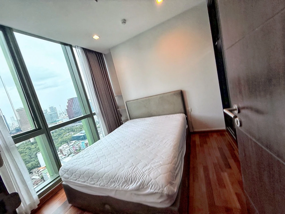 Condo for rent: Wish Signature Midtown Siam, spacious room, 27th floor, Siam Paragon view. Come reserve now, don't miss out!