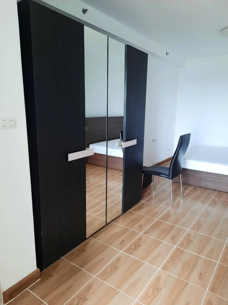 For rent: Supalai Park Ratchayothin Condo. This is the one! Book now!!