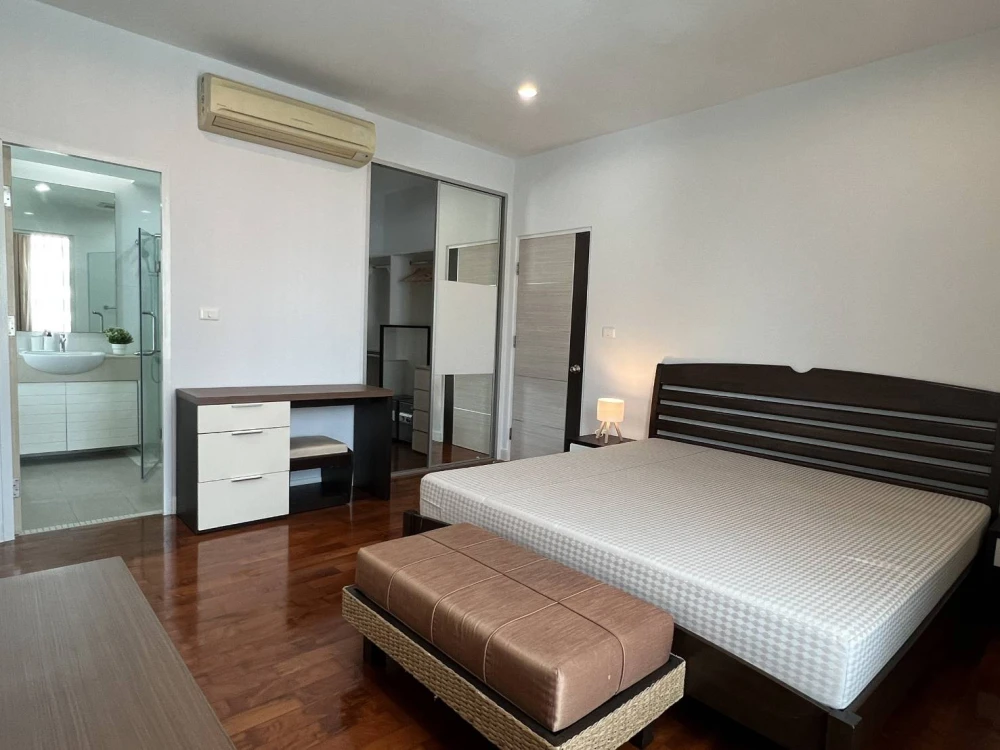 For rent!! Siri Residence Sukhumvit 24 Condo. Beautiful room, fully furnished, ready to move in. Don't miss it!!