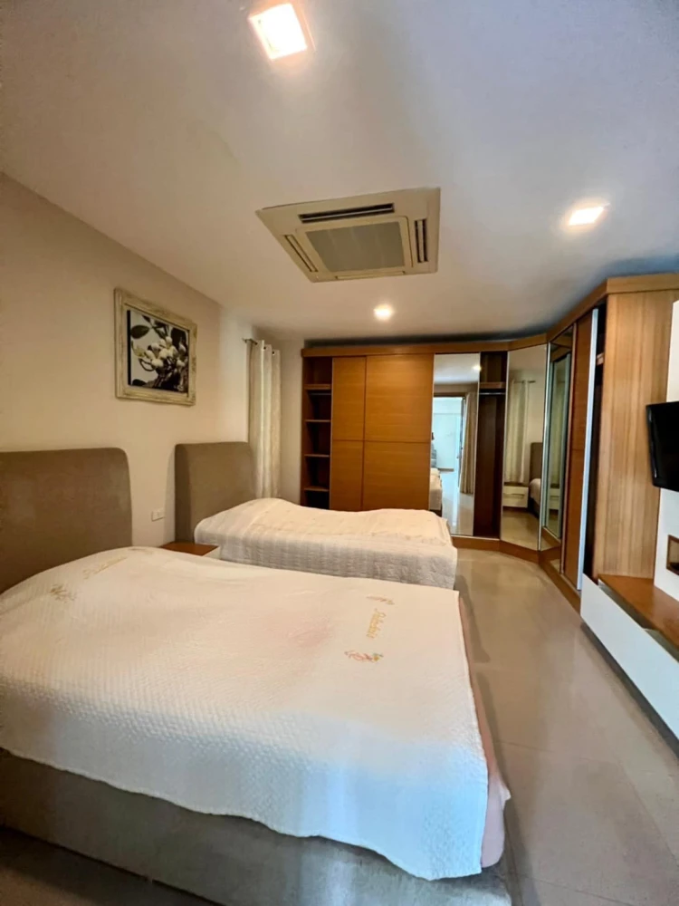 Condo for rent, Ari Place, spacious room, comes with usable space. If you don't book, you'll regret it later.