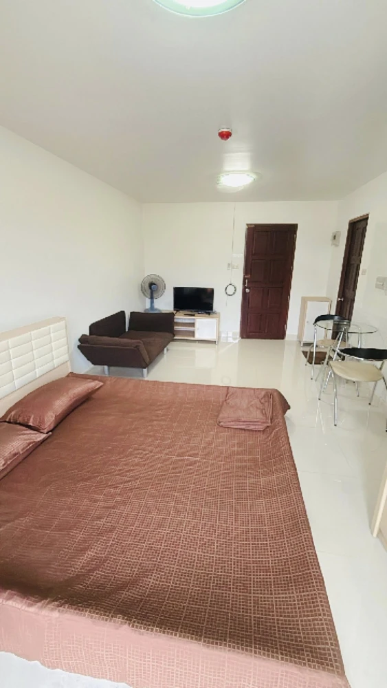 Condo for rent, Charoenkrung Place, studio room, comes with amenities and a great price. Reserve now!
