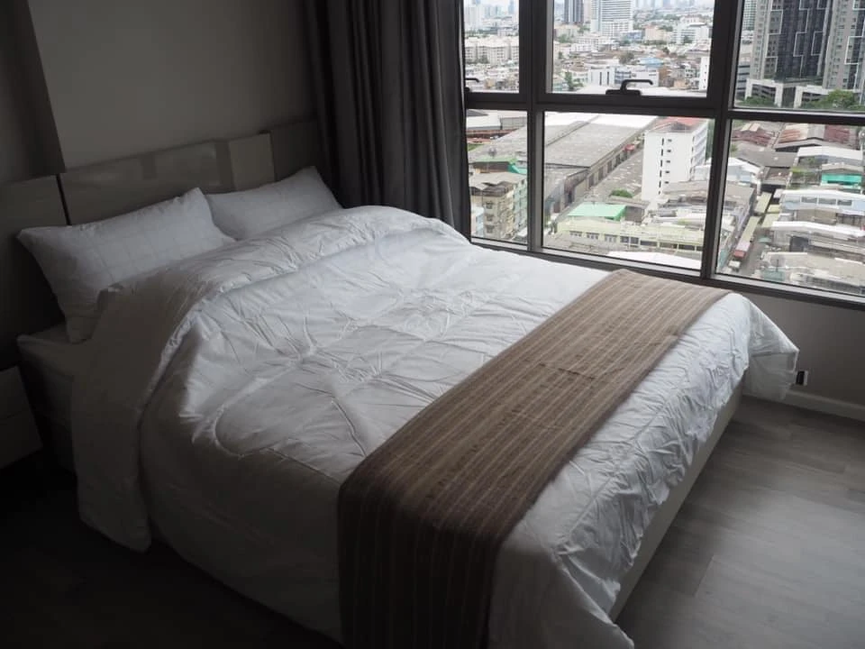 For rent!! Condo The Room Sathorn-Saint Louis, minimalist style room, spacious area, million-dollar view, good common area, don't miss it!!