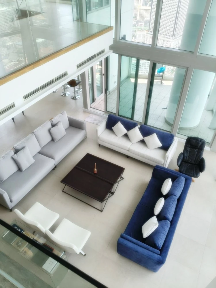 For rent!! Condo The River, a luxury duplex condominium with beautiful river and city views from the 67th floor. Book now!!