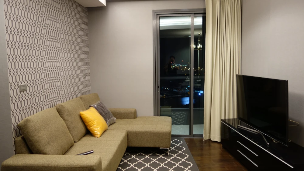 For rent!! Condo The Lumpini 24, 23rd floor, romantic river view, just bring your bags and move in. Don't miss it!!