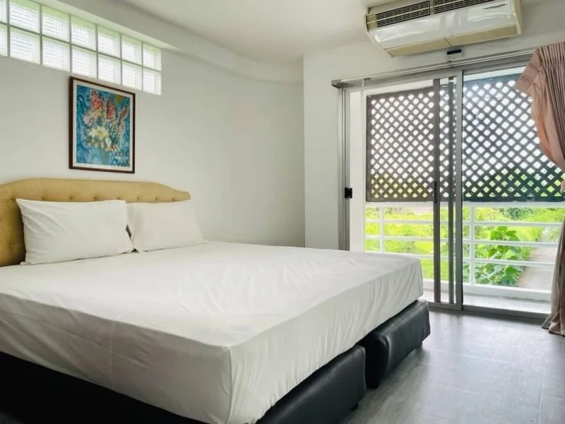 For rent!! Condo The Waterford Rama 4, 2nd floor, Building E, resort-style condo with a large green area. Don't miss it!!