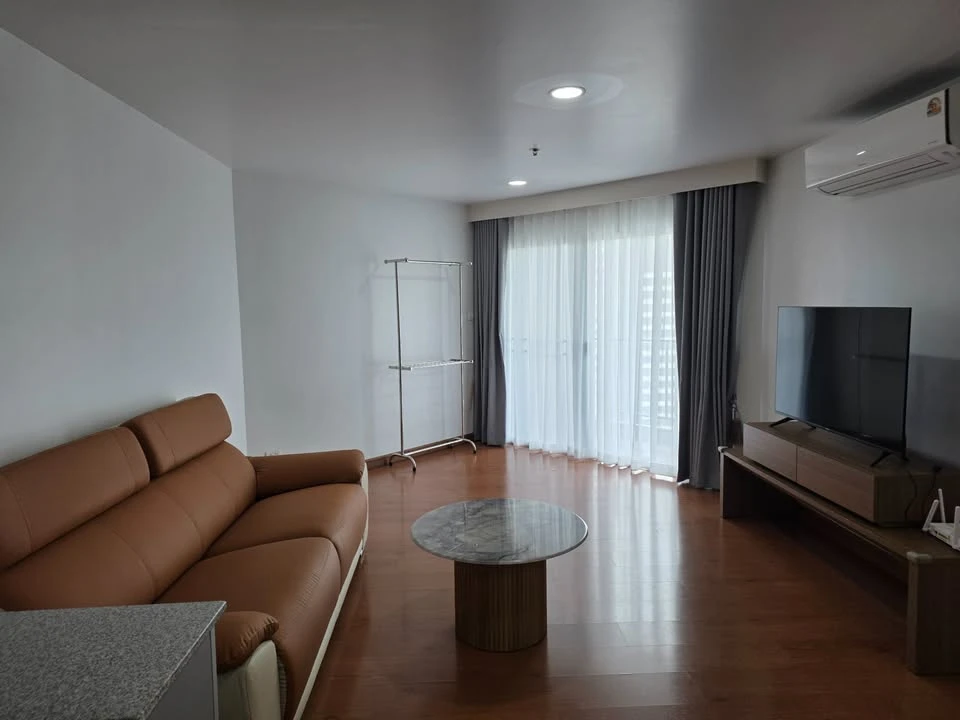 Condo for rent, Belle Grand Rama 9. Spacious and comfortable unit with ample living space. Book today! Don't miss out!