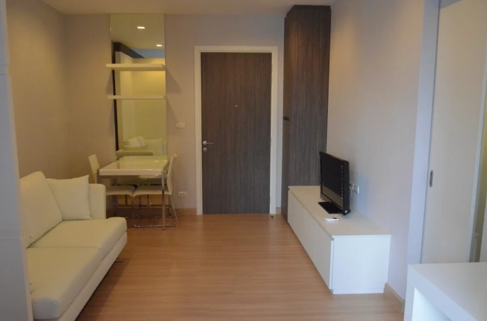 For rent!! Condo Urbano Absolute Sathorn-Taksin, 12th floor, beautifully decorated, ready to move in. Don't miss out!!