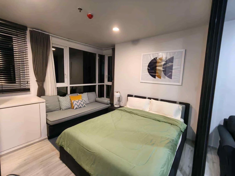 Condo for rent, XT Huai Khwang. Great location, easy access to transportation. Book now!!