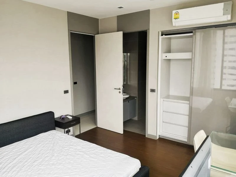 For rent!! Condo M Silom, a luxurious condo with beautiful rooms, fully furnished, and a great price. Reserve now!!