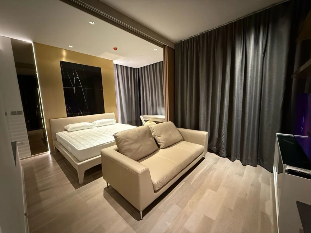 For rent!! Ashton Silom Condo, 37th floor, beautiful room, city view, convenient transportation, great price, reserve now!!