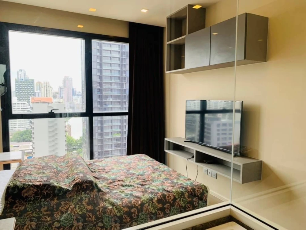For rent!! Condo Ashton Asoke, 17th floor, beautiful room with full facilities. Hurry and book now!!