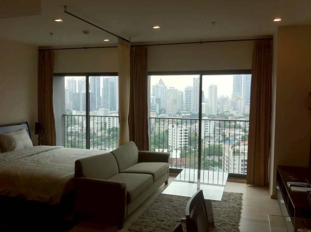 For rent!! Noble Remix Sukhumvit 36 Condo, 18th floor, fully furnished, ready to move in. Don't miss out!!