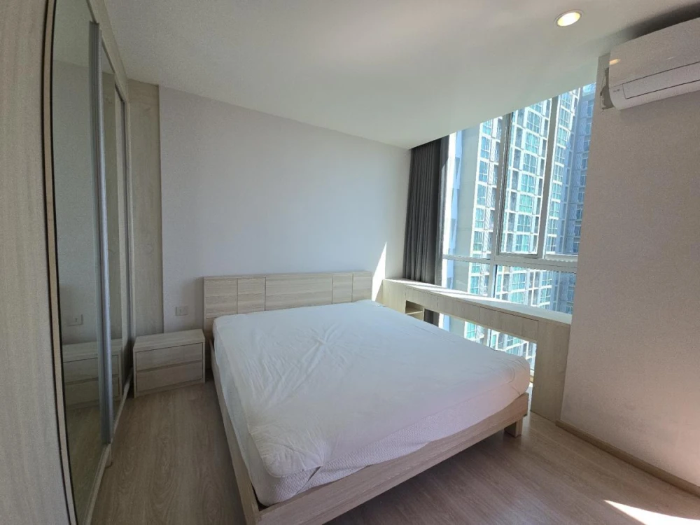 For rent!! Condo Noble Revolve Ratchada, 33rd floor, beautiful room, full facilities, hurry to book now!!