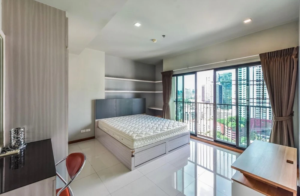 For rent!! Condo Noble Revent, 20th floor, very beautiful room, fully furnished, just bring your bags and move in. Don't miss it!!