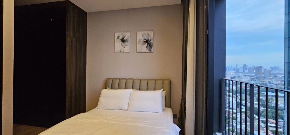 Condo for rent, Noble Around Ari. Great location, easy access to transportation. Book now!!