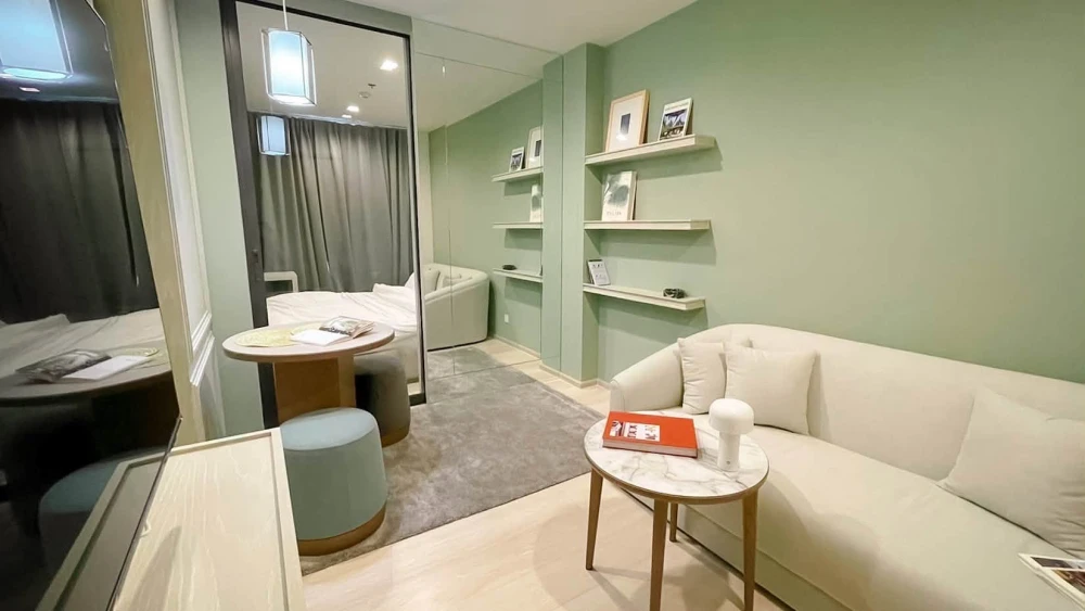For rent!! Condo Life One Wireless, a new luxury condo located on Wireless Road. Convenient transportation near BTS Ploenchit!!