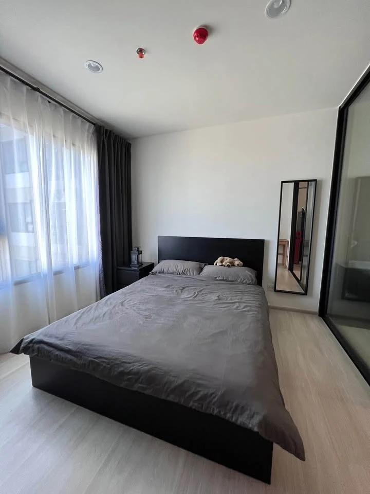 Condo for rent, Life Asoke, 32nd floor, high view, comes with a special price. Hurry and reserve today. Don't miss out!