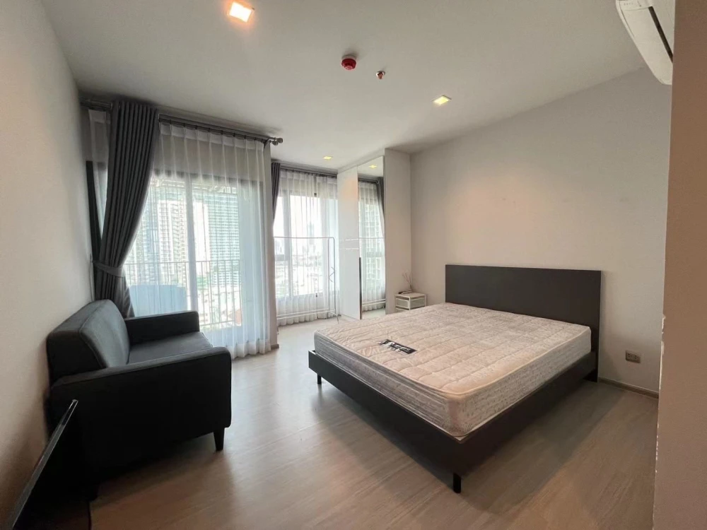 For rent!! Life Asoke-Rama 9 Condo, 14th floor, beautiful room, fully furnished, great price, don't miss it!!