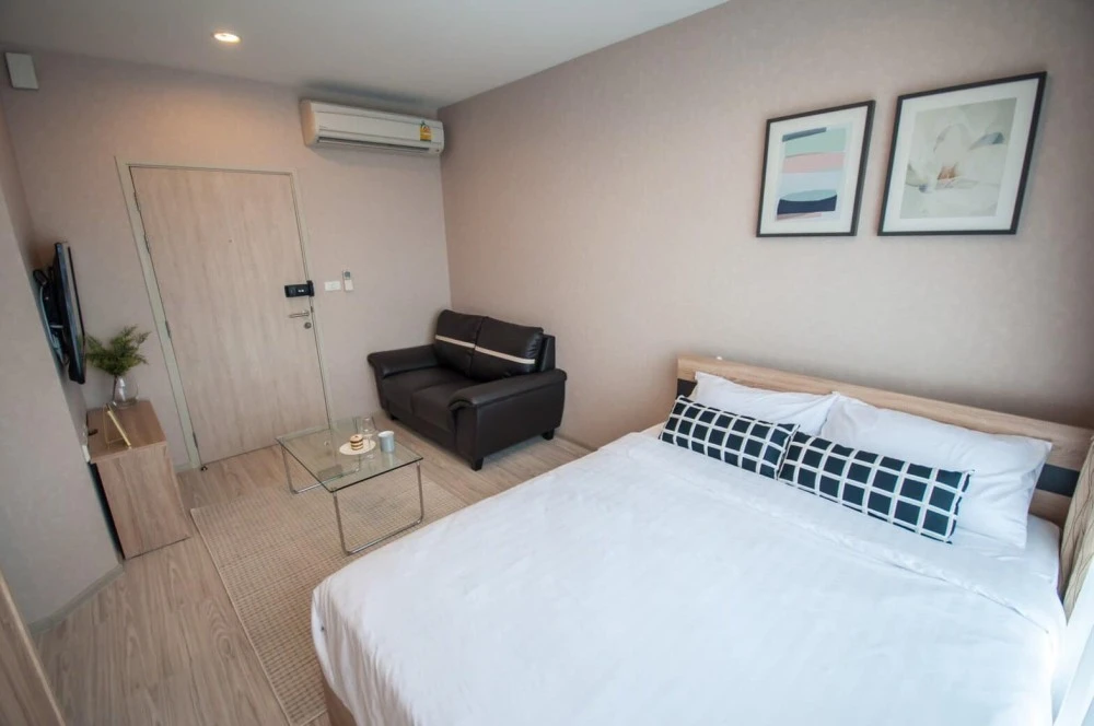 For rent!! Condo Ideo Mobi Sukhumvit Eastgate, 18th floor, swimming pool view, fully furnished, don't miss it!!