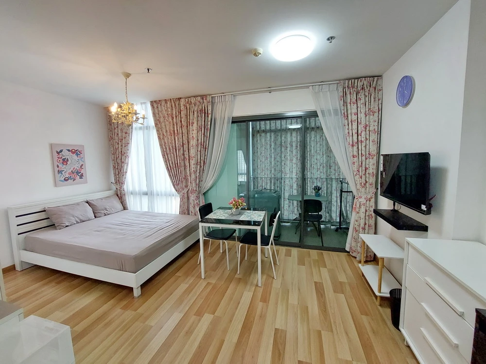 Condo for rent: IDEO BluCove Sukhumvit. Beautifully decorated in a sweet vintage style. Enjoy the BTS view and cool breeze. Book now!