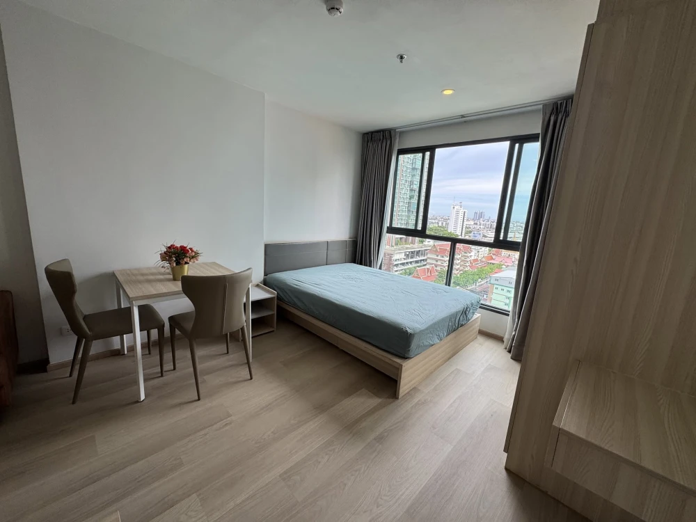 For rent: Ideo O2 condo, studio unit, 15th floor, high floor with stunning views. Fully furnished. Book now!