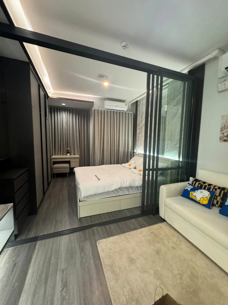 Condo for rent at Ideo Sukhumvit – Rama 4. Features a spacious, well-proportioned, modern-designed unit on the 9th floor with an open, beautiful, and