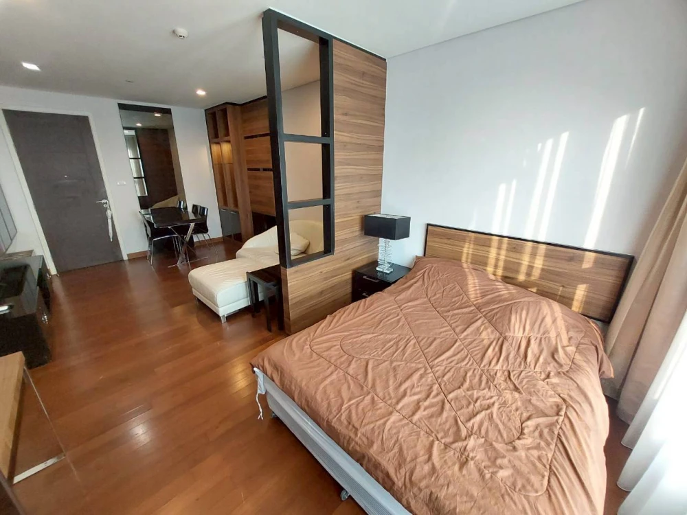 For rent: Ivy Thonglor condo. Spacious room with ample usable space. High-quality wallpaper throughout. Move in soon!