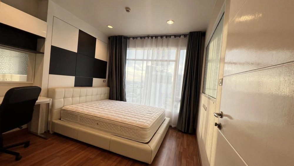 For rent: IVY Pinklao Condo, ready to move in, spacious and comfortable, fully furnished, washing machine included. Good like this, book now before yo