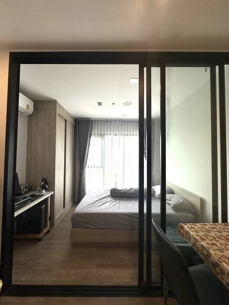 For rent: Modiz Sukhumvit 50 condo. The unit is partitioned into separate, well-defined zones. Great price! Book now, don't miss out!