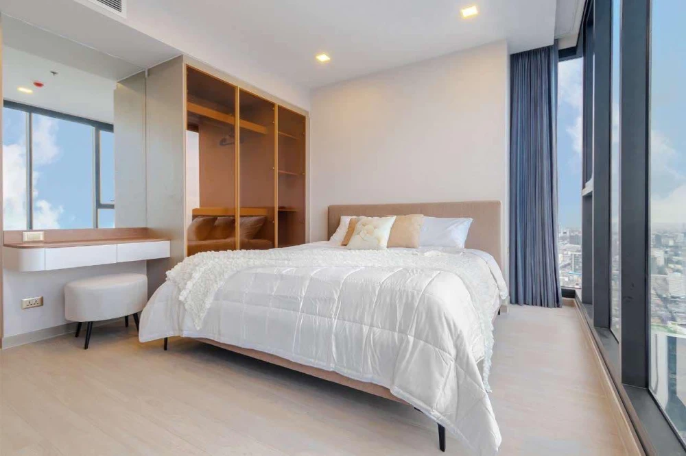 Condo for rent, One 9 Five Asoke-Rama 9, beautifully decorated room, lots of usable space, hurry and reserve before you miss the opportunity.