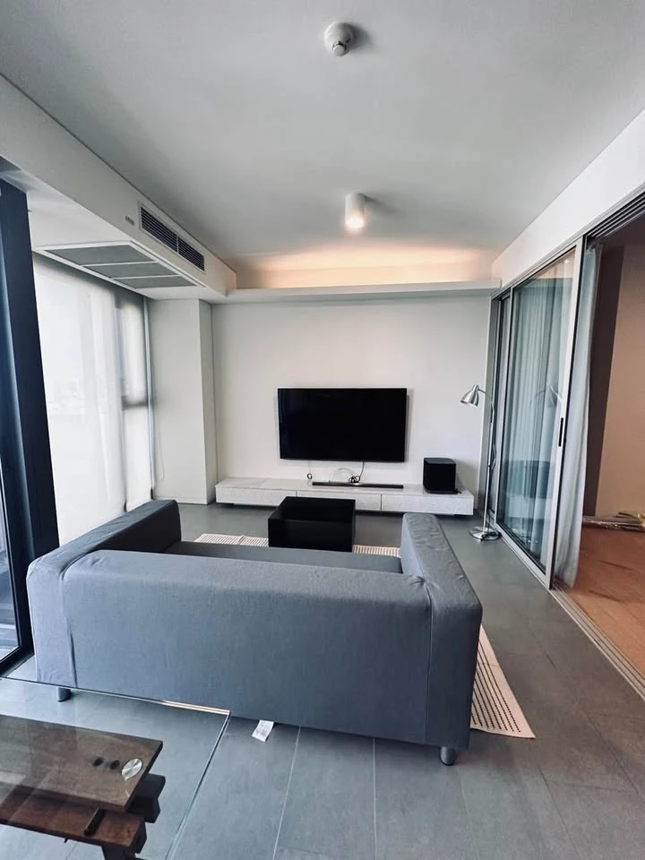 For rent: Siamese Ratchakru Condo, the most beautiful view room in the building, corner room with privacy, book now, don't delay.