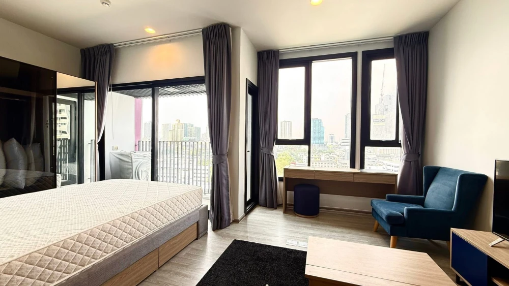 For rent: XT Ekkamai condo, fully furnished and equipped with appliances. Just bring your personal belongings and move in! You won't want to miss this