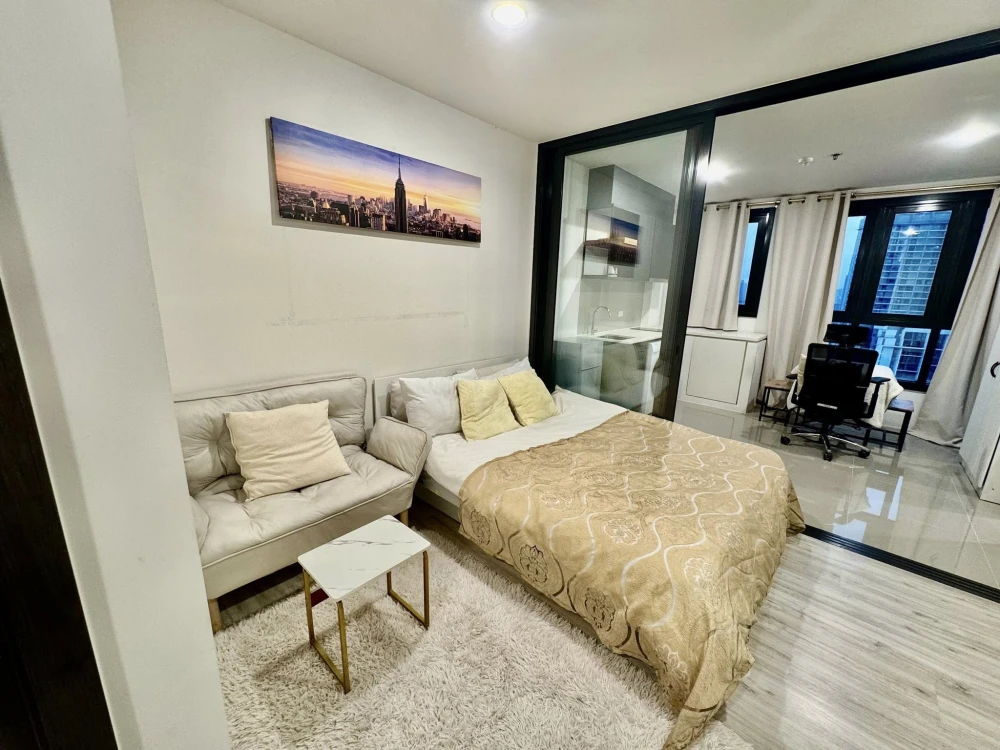 Condo for rent, XT Huaikhwang, ready to move in, 23rd floor, high view, convenient and complete here, just drag your bags and move in.