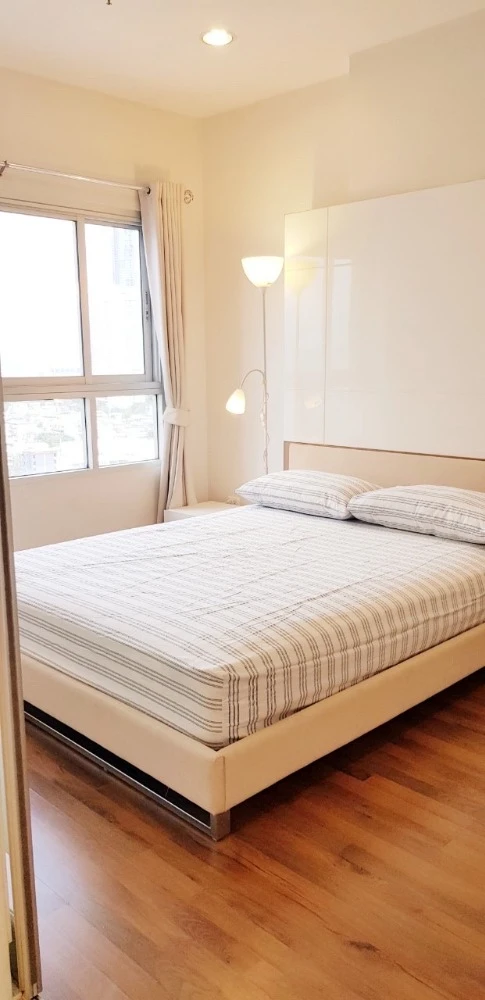For rent: Q House Sathorn, 22nd floor, spacious room, comfortable, comes with complete decorations, book now, don't miss out.