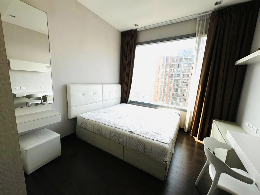 For rent or sale Q Asoke, spacious room, comes with usable space, great price, book now, don't miss out.